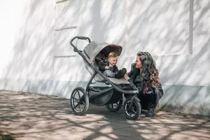 Small Thule Urban Glide3 TintedTaupe LS Malmo 250425 72147