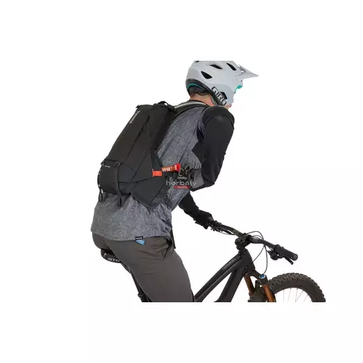 Thule Rail Bike H2O 3203795 kerékpáros technikai hátizsák 8L, fekete