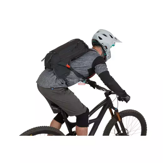 Thule Rail Bike H2O 3203797 kerékpáros technikai hátizsák 12L, fekete Thule Rail Bike H2O 3203797 kerékpáros technikai hátizsák 12L, fekete