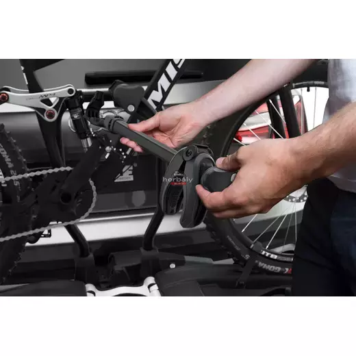 Thule EasyFold XT 933 2-es kerékpártartó vonóhorogra, fekete