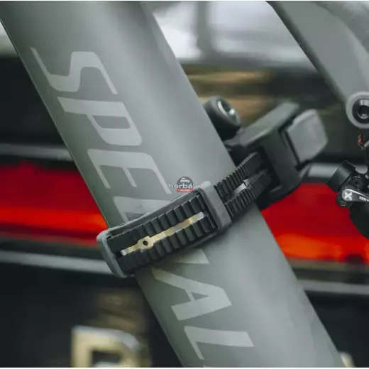 Thule Epos 978100 összecsukható e-bike 2-es kerékpártartó vonóhorogra, fekete
