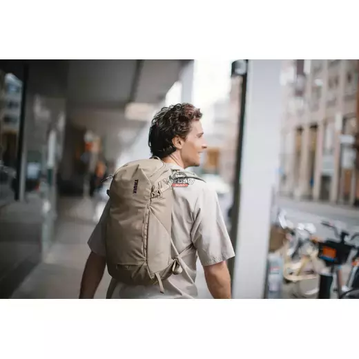 Thule AllTrail 3205078 Hidratációs túrahátizsák 10L, világosbarna