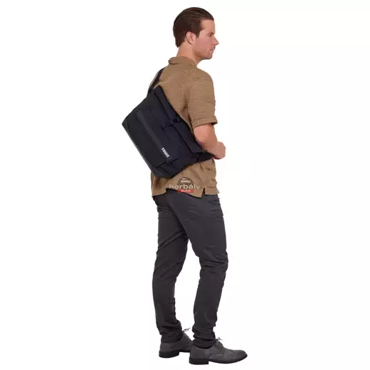 Thule Paramount 3205007 crossbody 14L, fekete