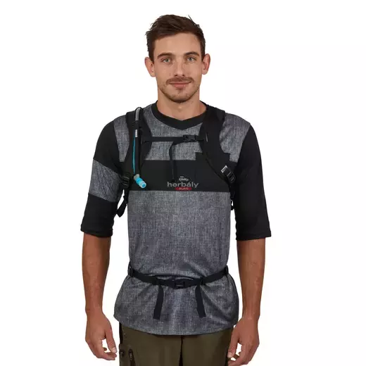 Thule Vital 3204150 3 L hátizsák, fekete