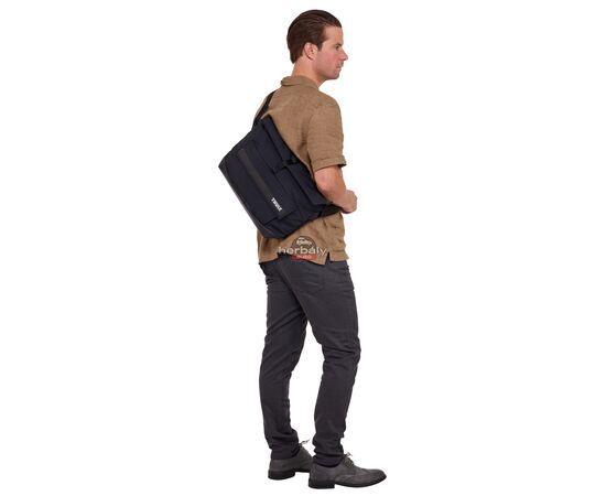 Thule Paramount 3205007 crossbody 14L, fekete
